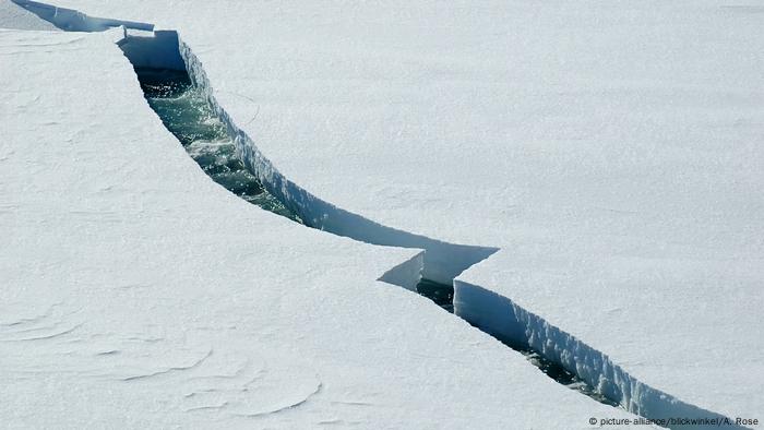 Un trozo de la capa de hielo antártica más grande que la mayoría de las ciudades europeas se desprendió en febrero pasado.