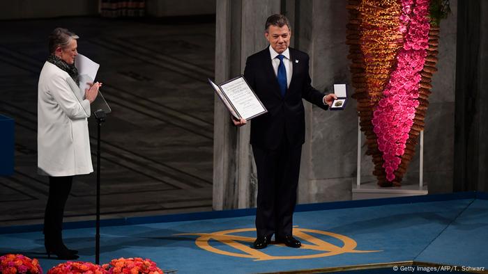 SAntos recibe el Nobel en Oslo, en diciembre. Friedensnobelpreis 2016 an Juan Manuel Santos, Präsident Kolumbien - Preisverleihung in Oslo (Getty Images/AFP/T. Schwarz)