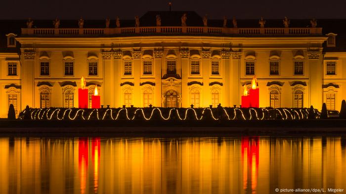 Ludwigsburg Residenzschloss. Riesen-Adventskranz (picture-alliance/dpa/L. Mirgeler)