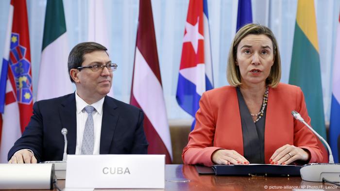 Belgien EU Kubanischer Außenminister Bruno Rodriguez und EU-Vertretterin Morgherini (picture-alliance/AP Photo/F. Lenoir)