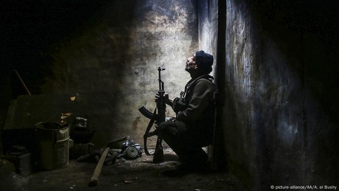El Ejército Libre Sirio (ELS) acusó hoy a las fuerzas gubernamentales de haber bombardeado con cohetes de gas cloro el pueblo de Basima, en Uadi Barada, una región controlada por los rebeldes a las afueras de Damasco. (5.01.2017)