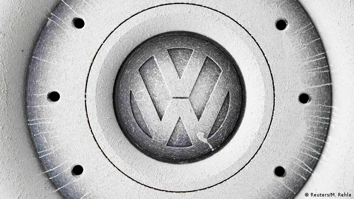 VW Volkswagen Logo (Reuters/M. Rehle)