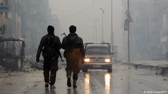 Syrien Krieg - Szene aus Aleppo, pro-Regime-Kämpfer