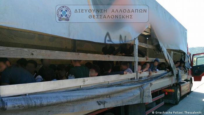 Griechenland Menschenschmuggler in Thessaloniki LKW mit illegalen Flüchtlingen