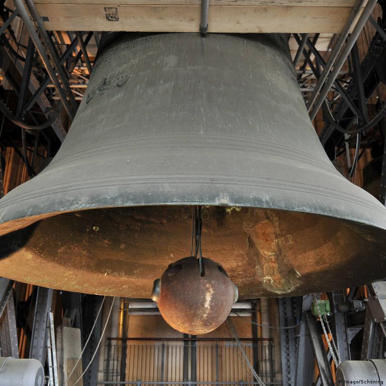 Cologne Cathedral's biggest bell silent for Christmas – DW – 10/27