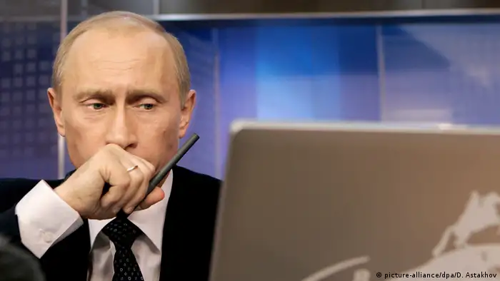 Russland Putin am Laptop