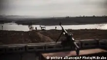 معركة الأنفاس الأخيرة.. مقاتلو داعش يلقون بأنفسهم في نهر دجلة