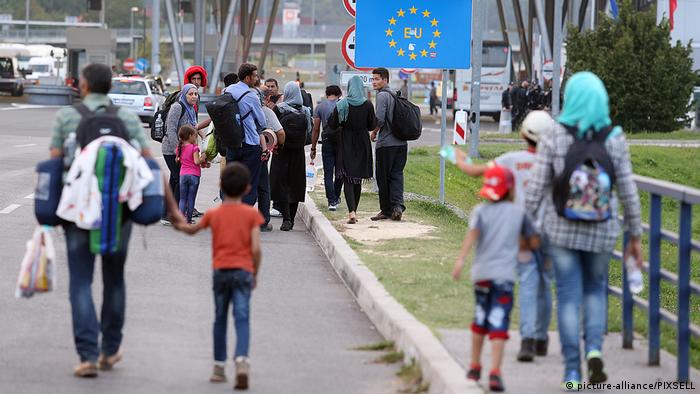 Flüchtlinge am kroatisch-slowenischen Grenzübergang in Bregana (picture-alliance/PIXSELL)