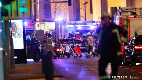 Deutschland Polizei geht von Anschlag auf Berliner Weihnachtsmarkt aus (REUTERS/F. Bensch)