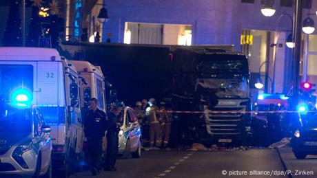 Deutschland Möglicher Anschlag auf Berliner Weihnachtsmarkt (picture alliance/dpa/P. Zinken)