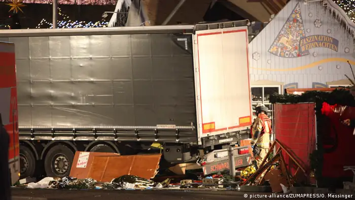 Deutschland Neun Tote und viele Verletzte auf Berliner Weihnachtsmarkt (picture-alliance/ZUMAPRESS/O. Messinger)