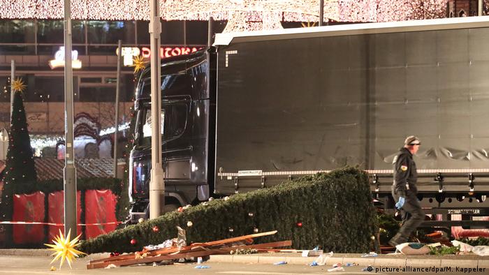 Теракт в Берлине - вид на рождественский рынок после теракта.