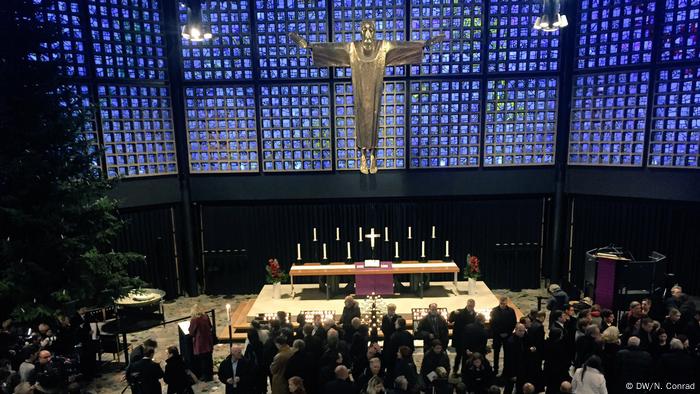 Un libro de condolencias se ha abierto en la Iglesia Memorial (Gedächtniskirche).