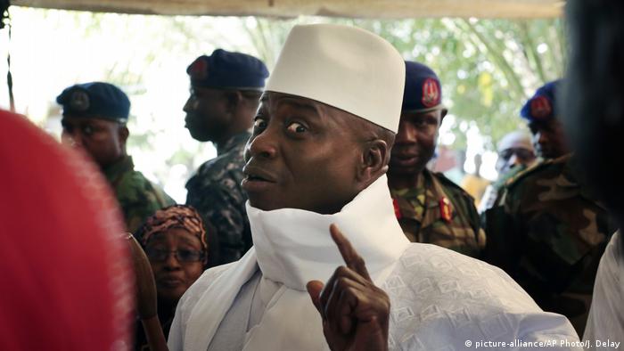 Gambia Präsident Yahya Jammeh (picture-alliance/AP Photo/J. Delay)
