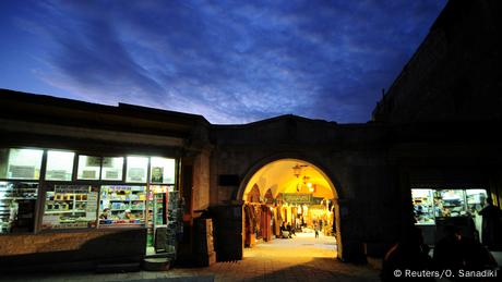 Syrien Aleppo Vorher-Nachher: Eingang zum Al-Zarab-Markt - vorher (2008) (Reuters/O. Sanadiki)