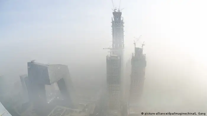China Smog in Peking (picture-alliance/dpa/Imaginechina/L. Gang)