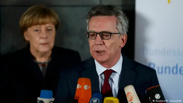 de Maizière with Merkel in front of microphones on December 22, 2016, just after the Berlin Christmas market terrorist attack