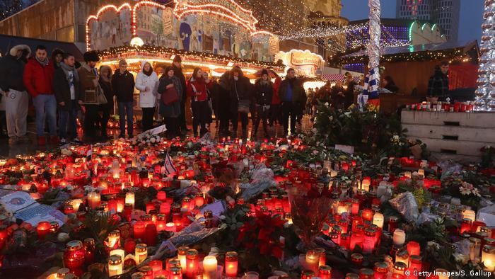Berlin Trauer Weihnachtsmarkt Breitscheidplatz (Getty Images/S. Gallup)