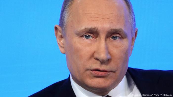 Russland Jahrespressekonferenz Wladimir Putin (picture-alliance/AP Photo/P. Golovkin)