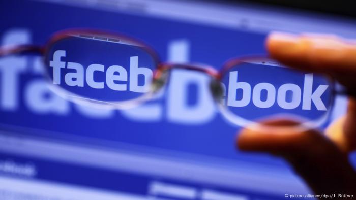 Symbolbild Facebook Social Media Fake News