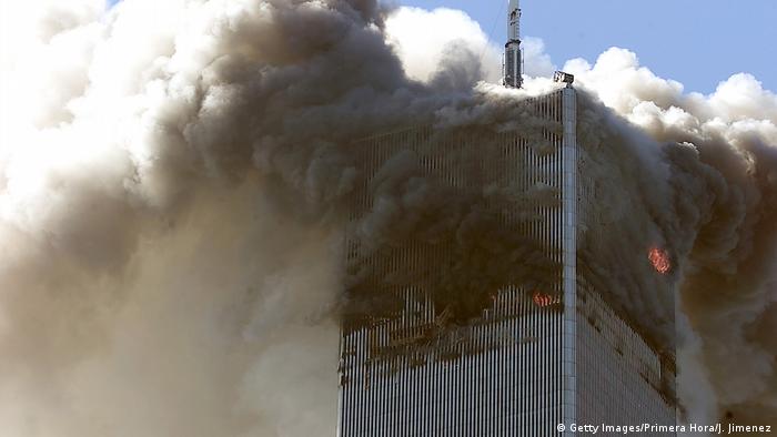 2001年9月11日，伊斯兰恐怖分子劫持民航客机，冲撞纽约世贸中心双塔，造成飞机上的所有人和在建筑物中许多人丧生