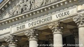 Deutschland | 100 Jahre Schriftzug Dem Deutschen Volke am Berliner Reichstag