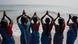 Indische Frauen beten am Strand für die Opfer der Flutwelle Indische Frauen beten am Strand für die Opfer der Flutwelle