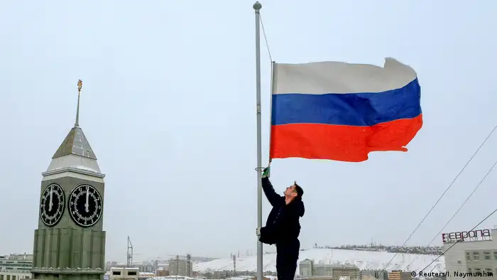 Russland Krasnojarsk Staatstrauer Flagge Flugzeugabsturz