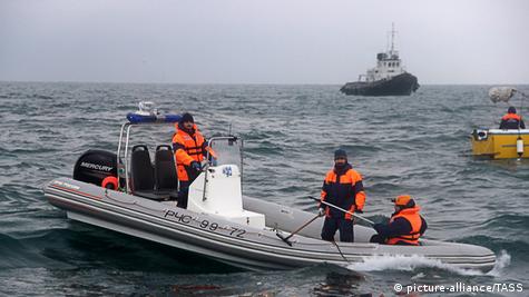 Equipes de busca no local da queda do Tupolev, no Mar Negro
