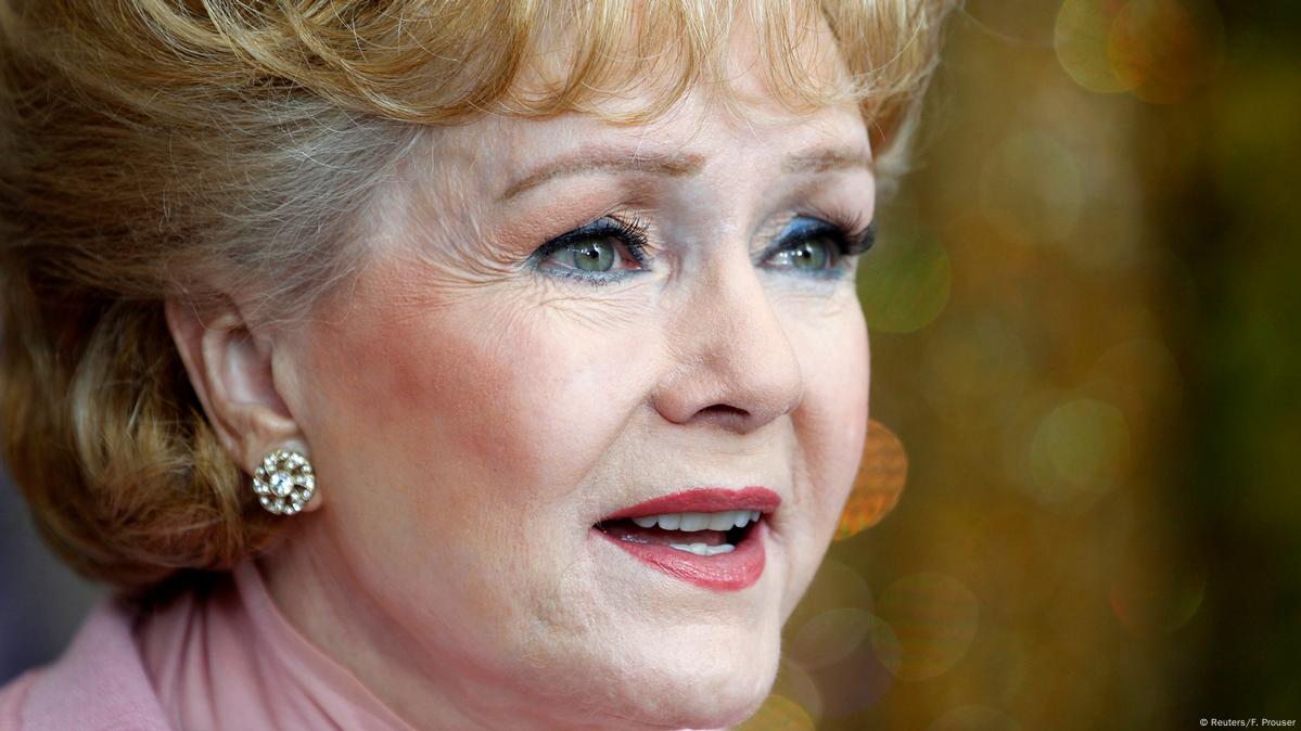 Debbie Reynolds dead at 84, one day after daughter Carrie Fisher dies