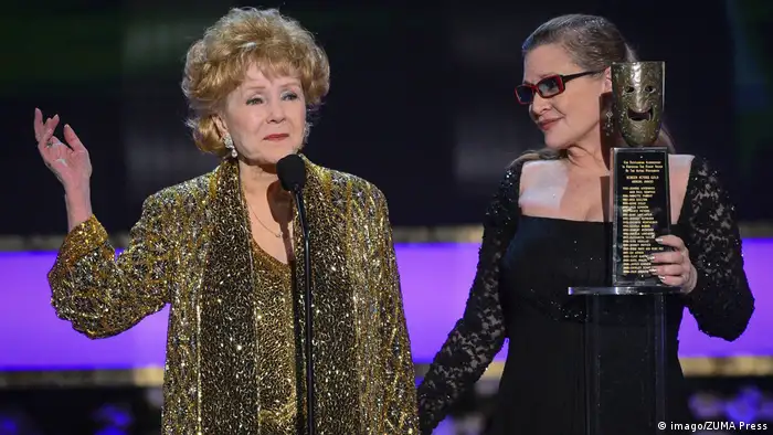 Debbie Reynolds und Carrie Fisher beim 21. Screen Actors Guild Awards (imago/ZUMA Press)
