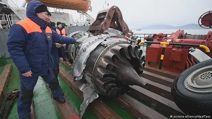 Tupolev Flugzeug Wrack Bergung (picture-alliance/dpa/Tass)