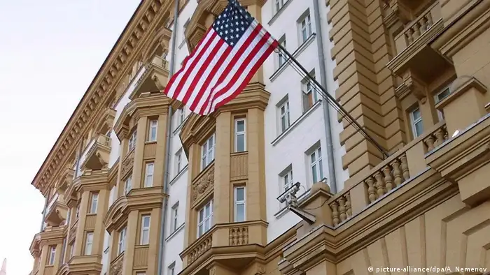 Moskau US Botschaft Gebäude (picture-alliance/dpa/A. Nemenov)
