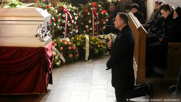 Polen Polnischer Lastwagenfahrer wird beerdigt in Banie