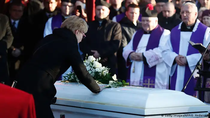 Polen Polnischer Lastwagenfahrer wird beerdigt in Banie