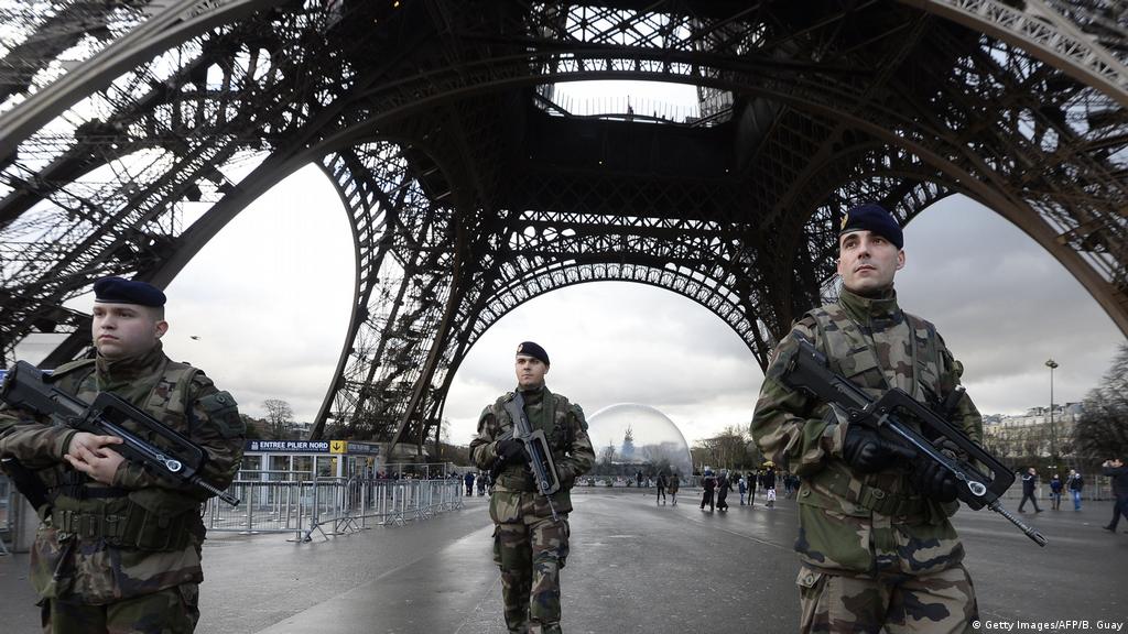 París invertirá 300 millones en la seguridad de la Torre Eiffel | Europa al  día | DW | 16.01.2017