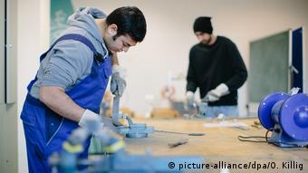 Беженцы в Дрездене обучаются технологии металлообработки