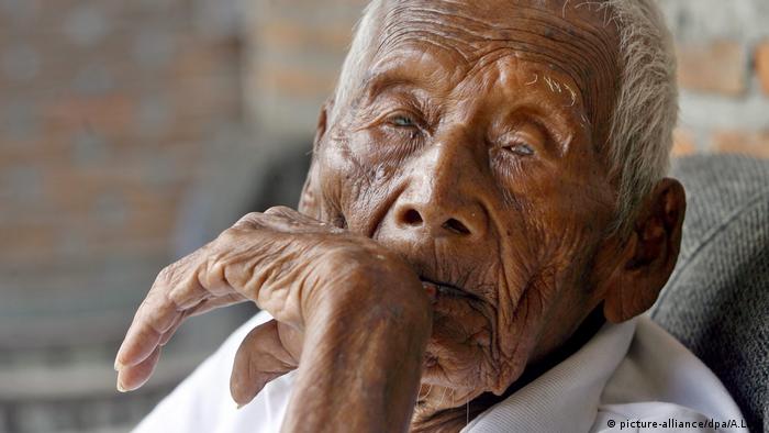 Ältester Mann der Welt Mbah Gotho Indonesien (picture-alliance/dpa/A.Lutfi)