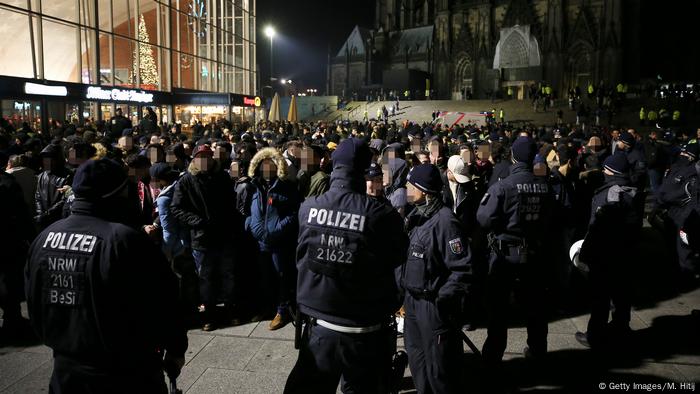 Godinu dana kasnije u Kölnu je na dočeku Nove godine bilo znatno više policije
