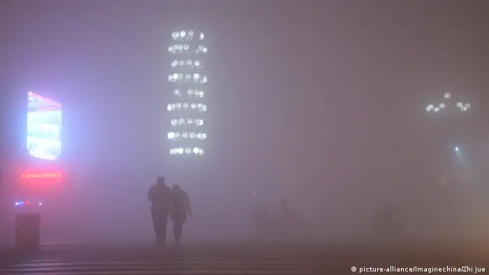 China Smog in Handan (picture-alliance/Imaginechina/Zhi Jue)