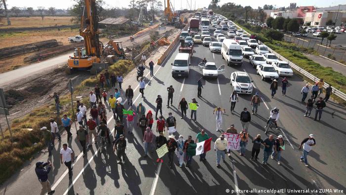Mexiko Proteste gegen erhöhte Benzinpreise