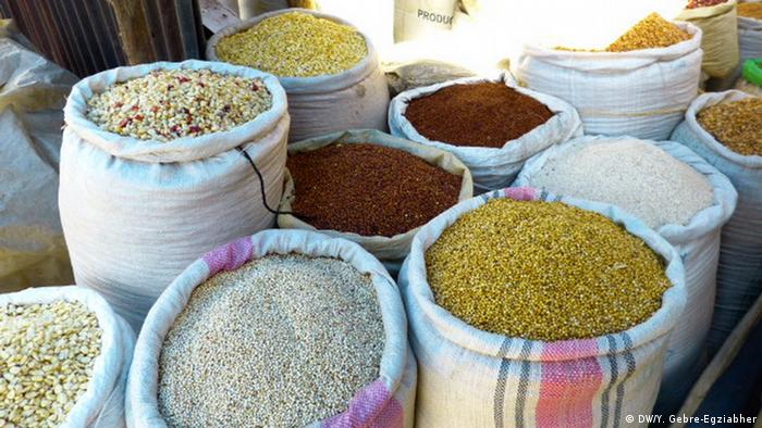A food market in Ethiopia (DW/Y. Gebre-Egziabher)