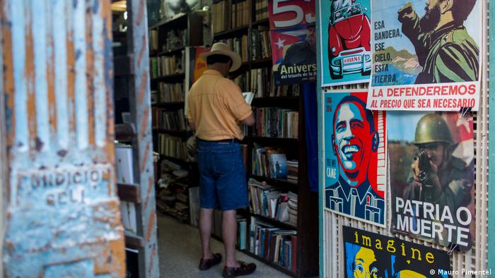 A gift store in Havana, with signs about the revolution and relations with US