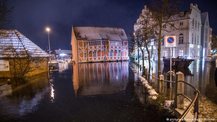 Deutschland Wismar Unwetter Sturmflut an Ostseeküste