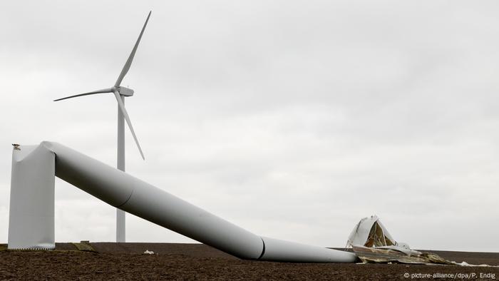 Zerstörte Windkraftanlagen in Sachsen, Deutschland
