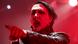 Der Musiker Marilyn Manson steht auf der Bühne und zeigt mit dem Finger in Richtung Publikum Der Musiker Marilyn Manson steht auf der Bühne und zeigt mit dem Finger in Richtung Publikum