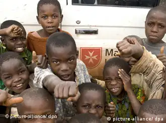 等待救助的刚果儿童