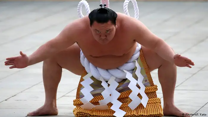 Japan Neujahrs Sumo Ritual im Meiji Tempel in Tokio (Reuters/I. Kato)
