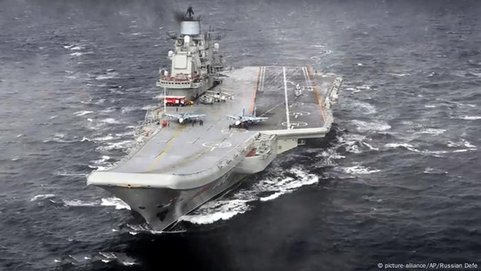 Rusia comenzó hoy la reducción de su presencia militar en Siria con la retirada de su único portaaviones, el Almirante Kuznetsov, y el crucero nuclear Pedro el Grande, desplegados en el Mediterráneo oriental. (6.01.2017)