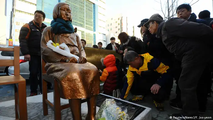 Südkorea 'Trostfrauen'-Statue vor dem japanischen Konsulat in Busan